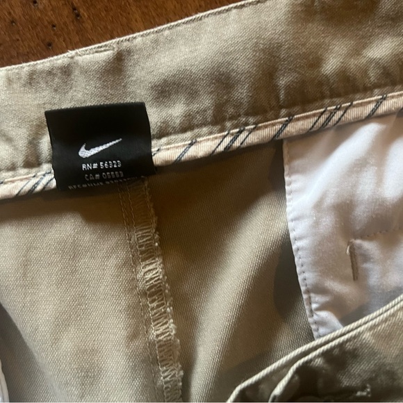 Nike Golf Mens Size 40 Beige Pleated Shorts. - Picture 3 of 9